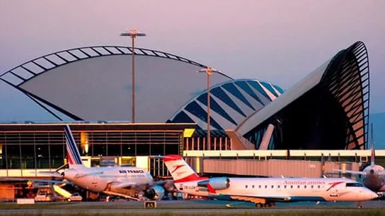 Airplane in front of the Lyon Saint-Exupéry terminal
